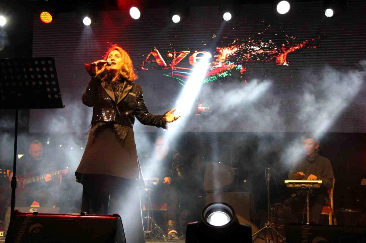Azerbaycan Devlet Sanatçısı Azerin, Çanakkale Zaferi\'nin 109. yıl dönümünde Amasya\'da konser verdi