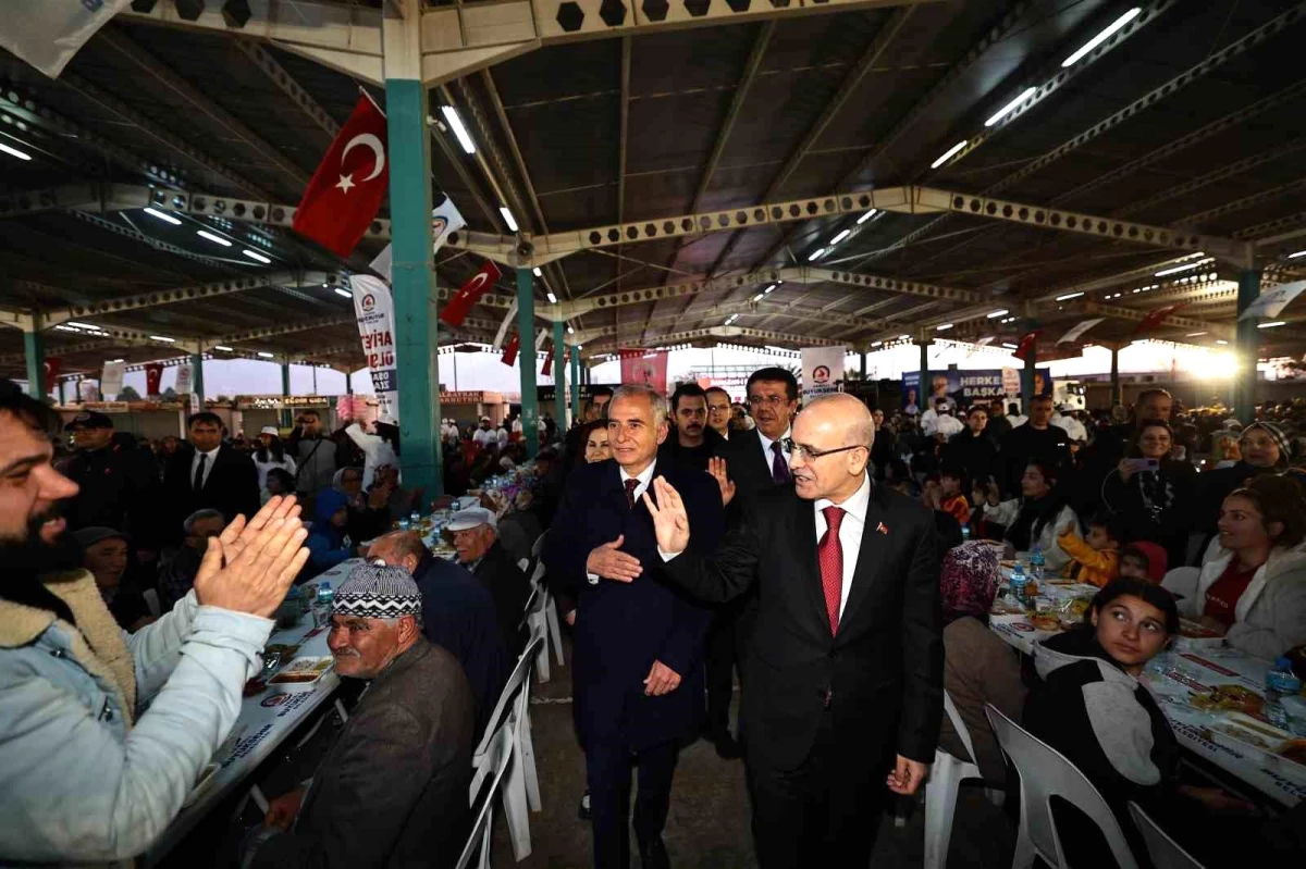 Hazine ve Maliye Bakanı Mehmet Şimşek, Denizli\'de iftar etkinliğine katıldı