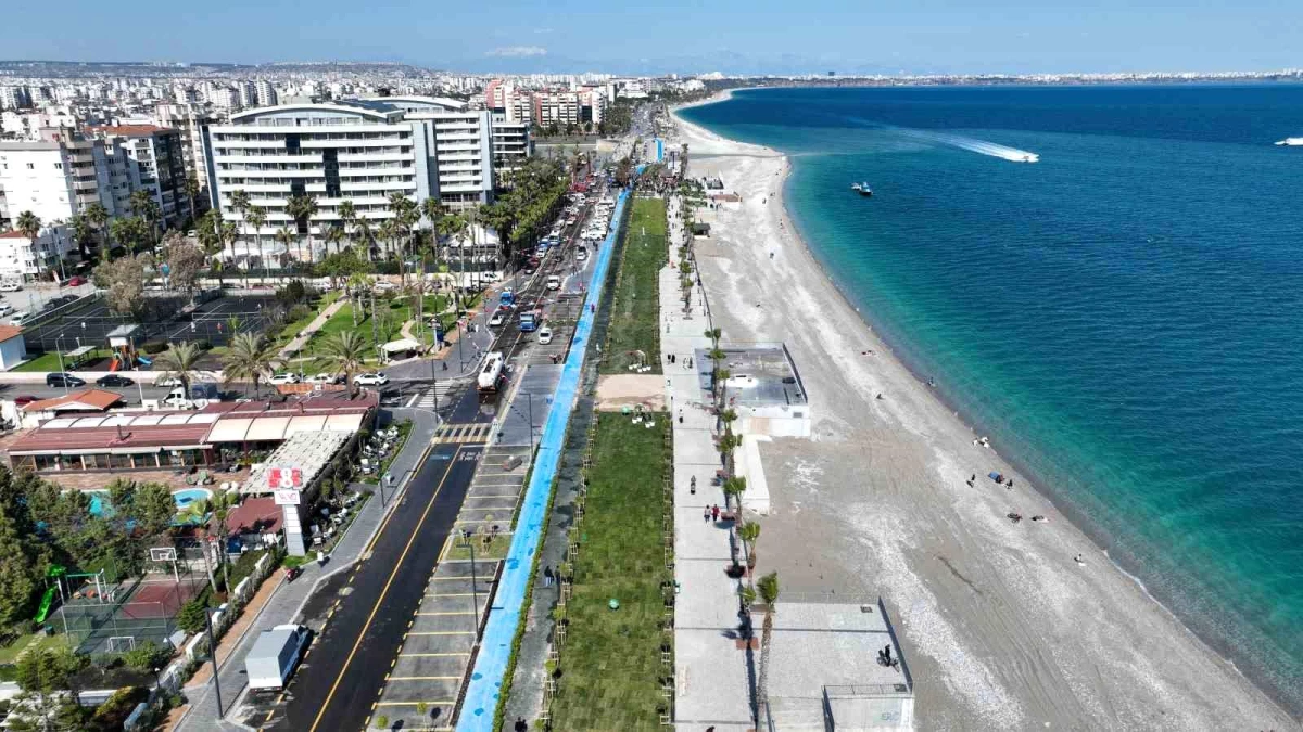 Antalya Büyükşehir Belediye Başkanı Muhittin Böcek, Konyaaltı Liman Halk Plajı\'nı açtı