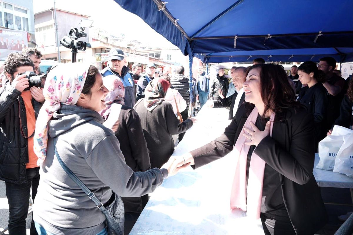 Aydın Büyükşehir Belediye Başkanı Özlem Çerçioğlu, Ata Tohumları dağıttı