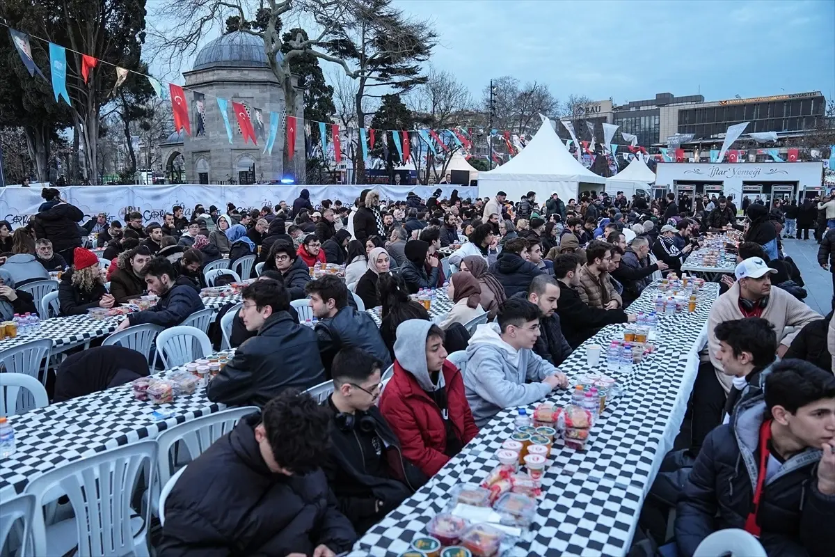 Beşiktaş Başkanı Hasan Arat, Taraftar İftarında Siyah-Beyazlılarla Buluştu