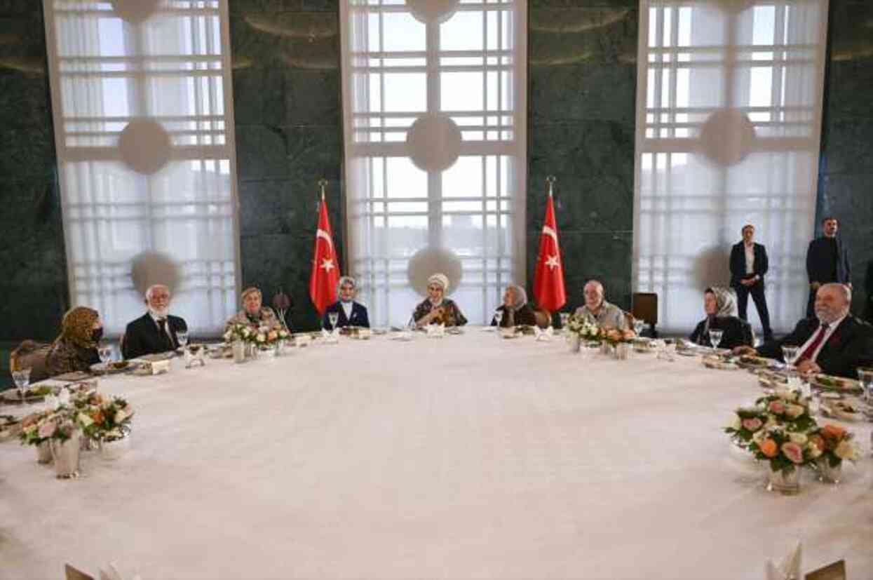 Emine Erdoğan, huzurevi sakinleriyle iftarda buluştu Emine Erdoğan, huzurevi sakinleriyle iftarda buluştu