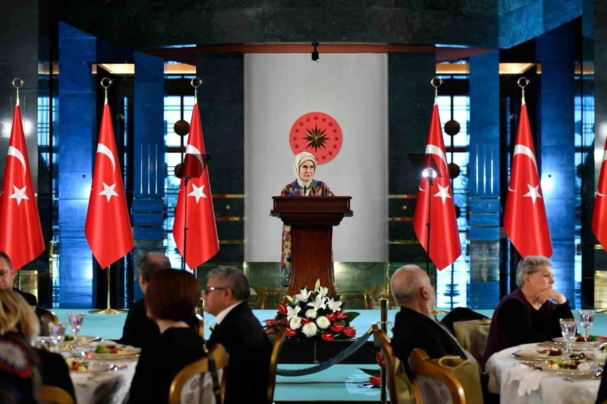 Emine Erdoğan: Güçlü bir toplum, gençliğin dinamizmi ile yaşlılığın bilgeliğini harmanlayabilen ülkelerin erişebileceği bir idealdir