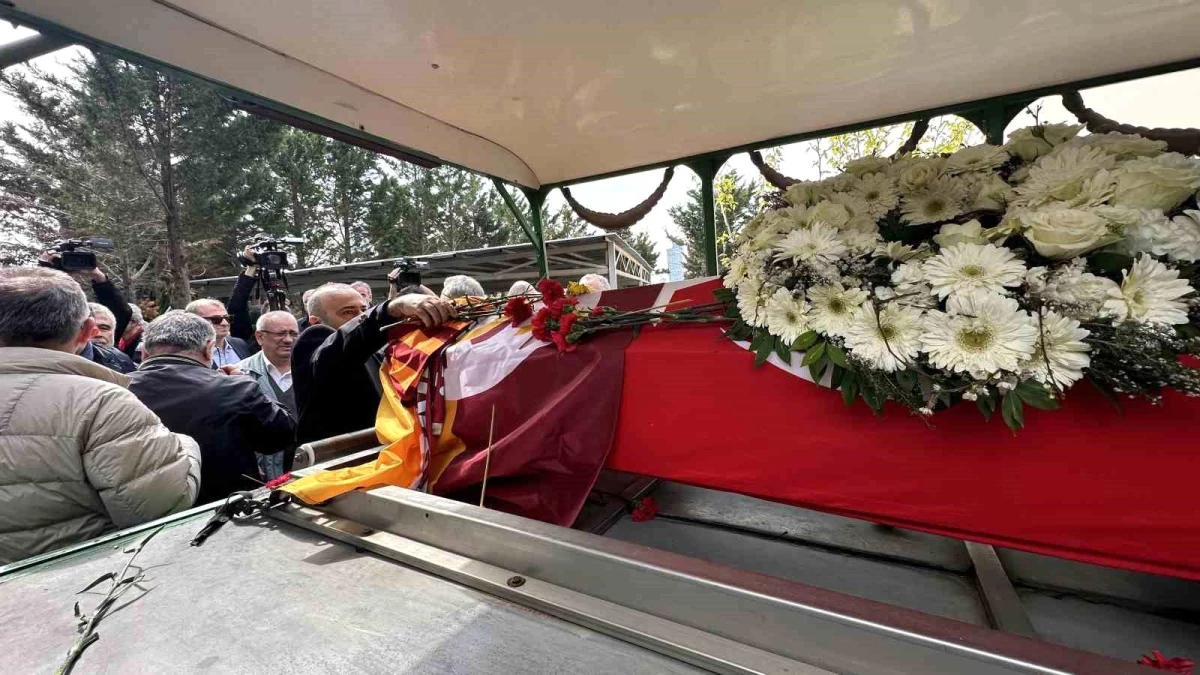 Gazeteci Ali Sirmen Zincirlikuyu Mezarlığı\'nda son yolculuğuna uğurlandı