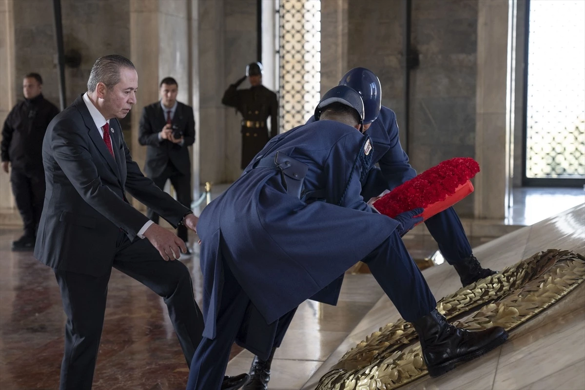 Gençlerbirliği Kulübü Başkanı ve Yönetim Kurulu Anıtkabir\'i Ziyaret Etti