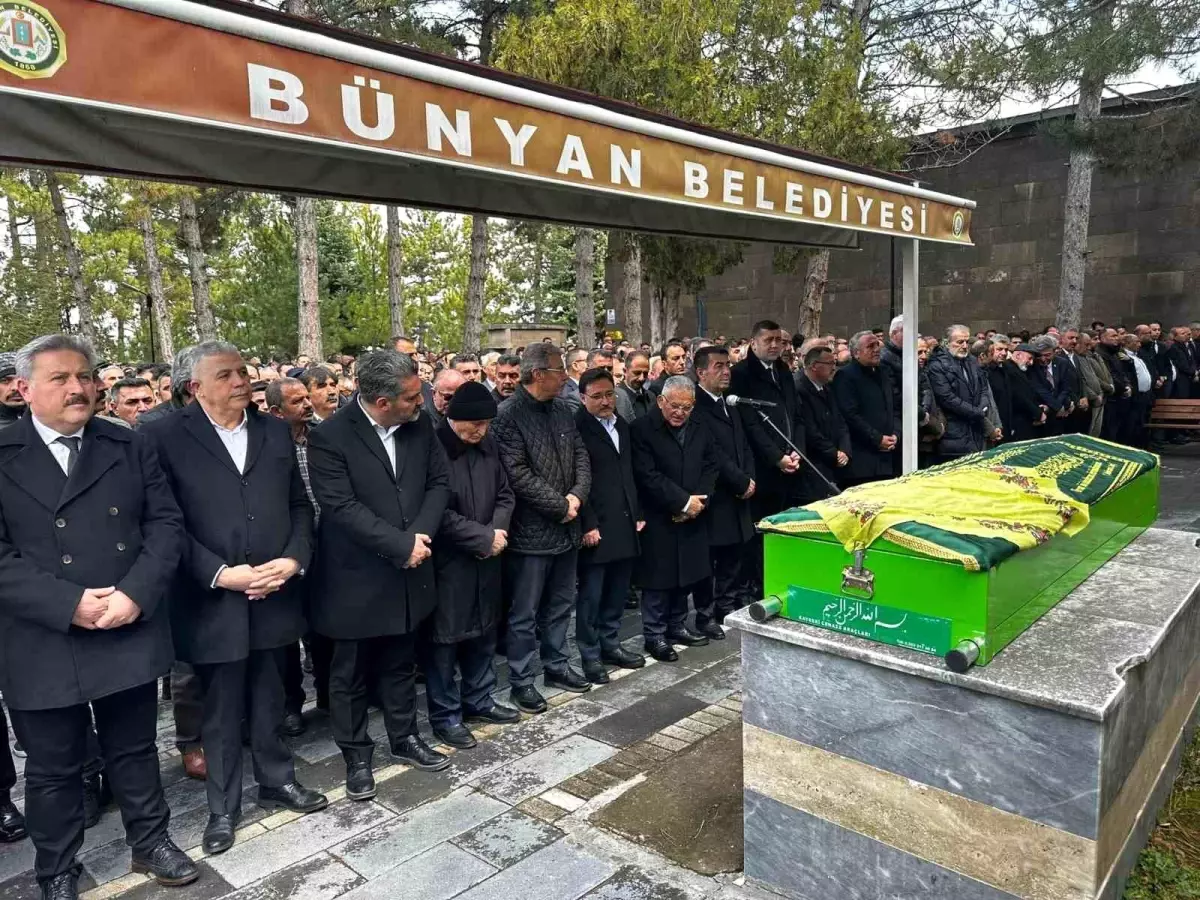 Kayseri Pancar Ekicileri Kooperatifi Yönetim Kurulu Başkanı Hüseyin Akay\'ın Annesi Son Yolculuğuna Uğurlandı