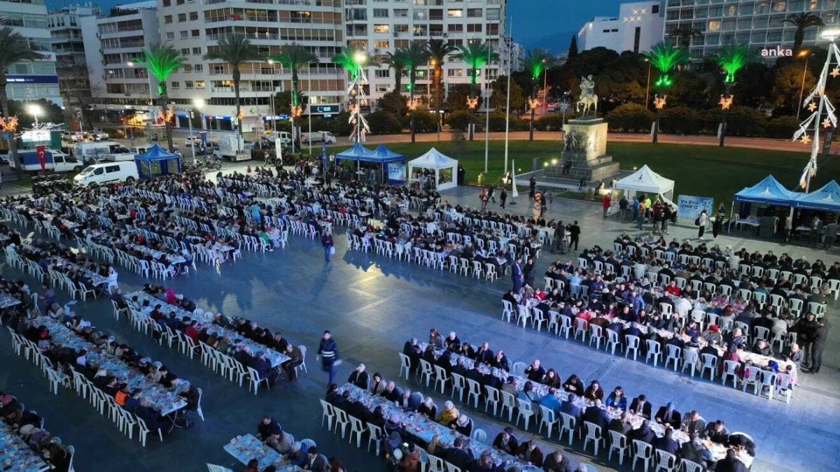 İzmir Büyükşehir Belediyesi\'nin Ramazan İftarları Devam Ediyor