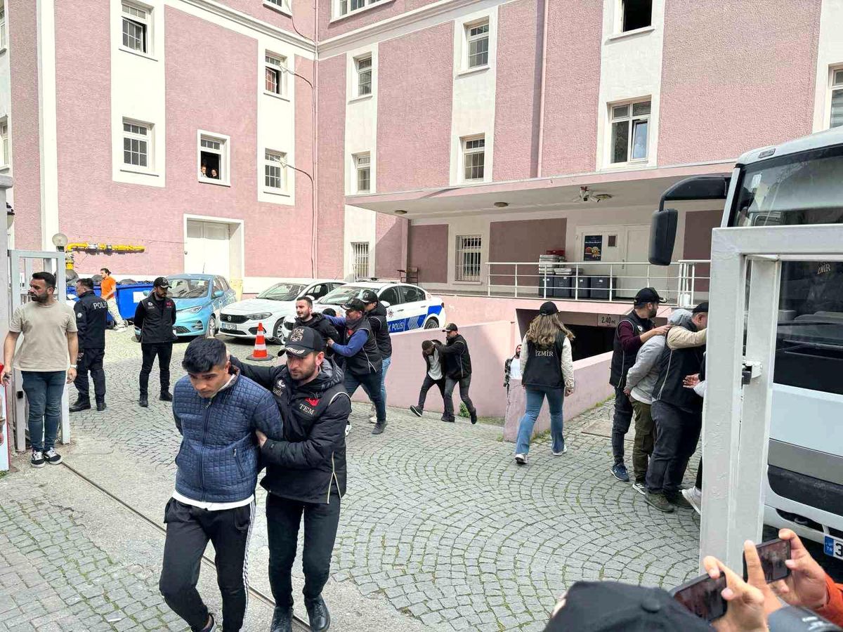 İzmir\'de Nevruz kutlaması sonrası terör örgütü propagandası yapan 36 şüpheli adliyeye sevk edildi