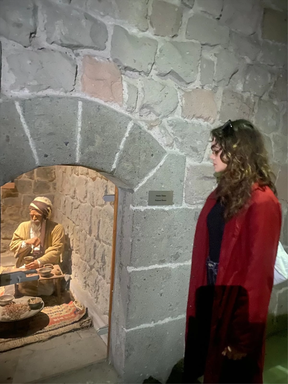 Kara Ağaç Destanı oyuncuları Kayseri\'deki Selçuklu Uygarlığı Müzesi\'ni ziyaret etti