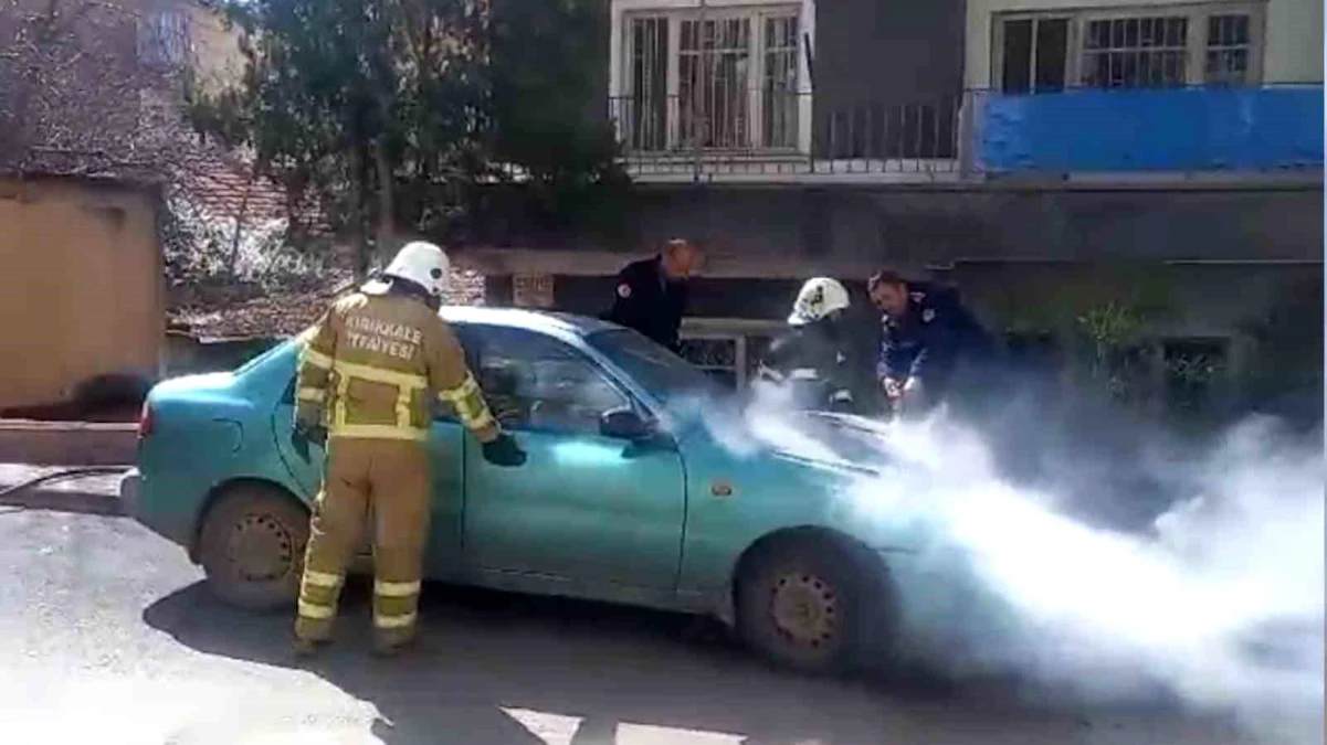 Kırıkkale\'de park halindeki otomobilin motor bölümünde çıkan yangın söndürüldü