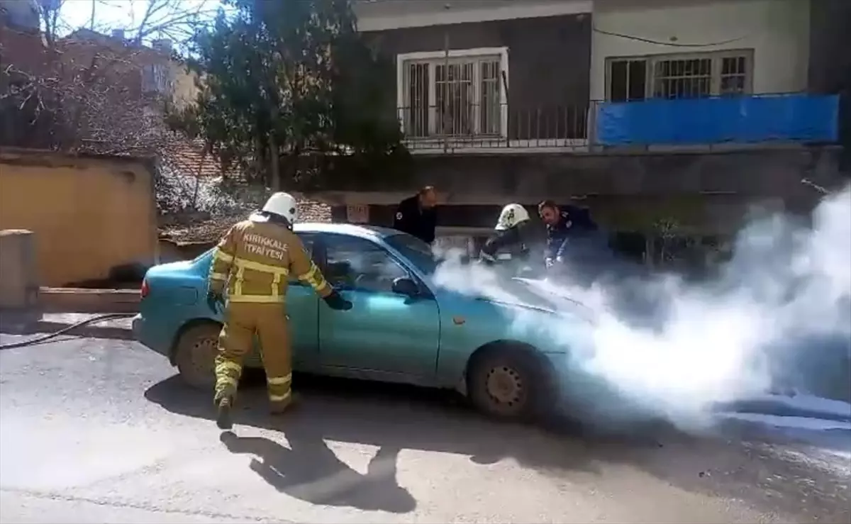 Kırıkkale\'de park halindeki otomobilde çıkan yangın hasara neden oldu