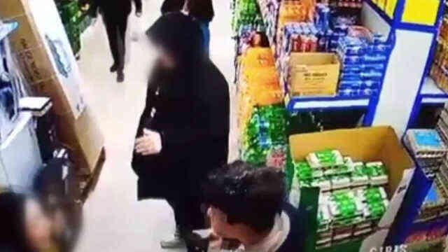 Kırklareli'nde Markette Taciz Olayı: Akli Dengesi Bozuk Kişi Hastaneye Sevk Edildi Kırklareli'nde Markette Taciz Olayı: Akli Dengesi Bozuk Kişi Hastaneye Sevk Edildi