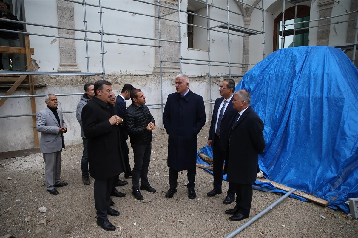 Kültür ve Turizm Bakanı Mehmet Nuri Ersoy, Malatya\'da deprem sonrası incelemelerde bulundu