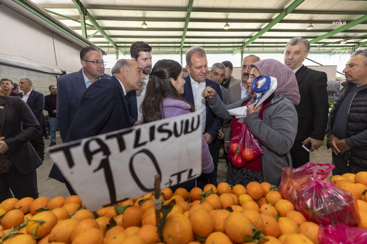 Mersin Büyükşehir Belediye Başkanı Vahap Seçer Tarsus\'ta esnafı ziyaret etti