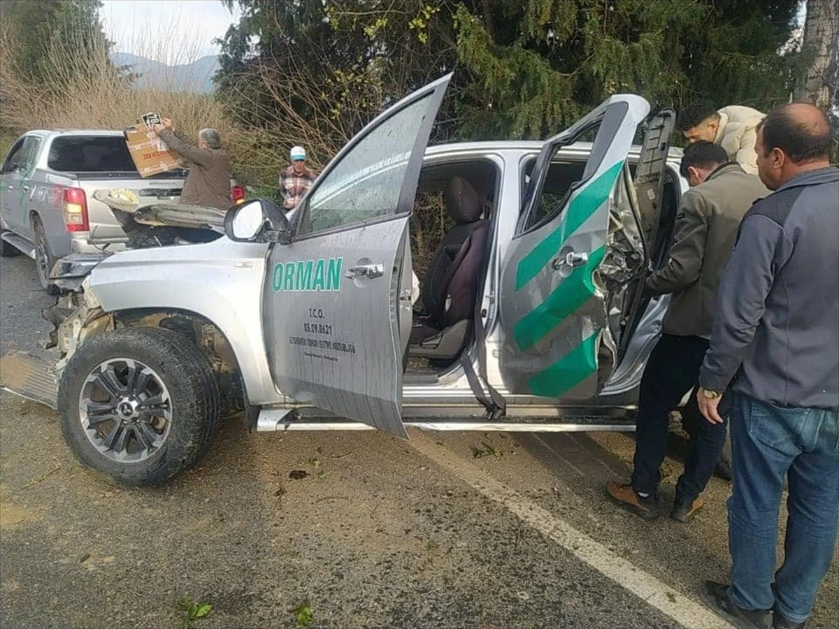 Muğla\'da Orman İşletme Müdürlüğü aracının kaza yapması sonucu 3 kişi yaralandı