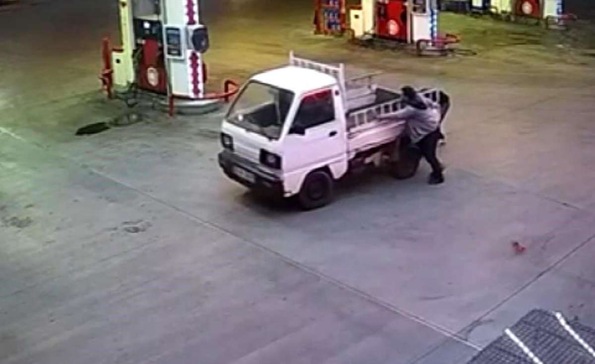Mersin Polisi, Kamyoneti İterken Görüntülenen Şüpheliyi Yakaladı