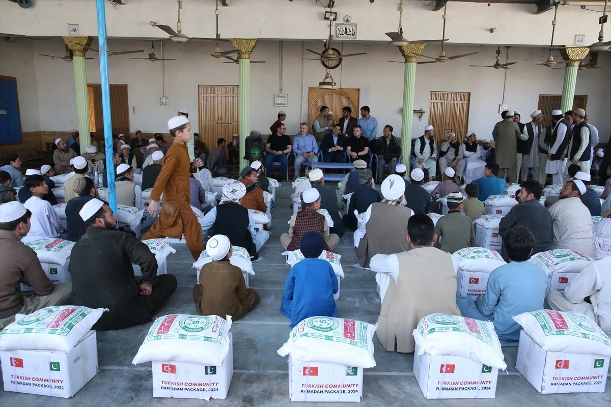 Pakistan\'da yaşayan Türk vatandaşları ramazanda ihtiyaç sahiplerine 1000 koli erzak dağıtacak