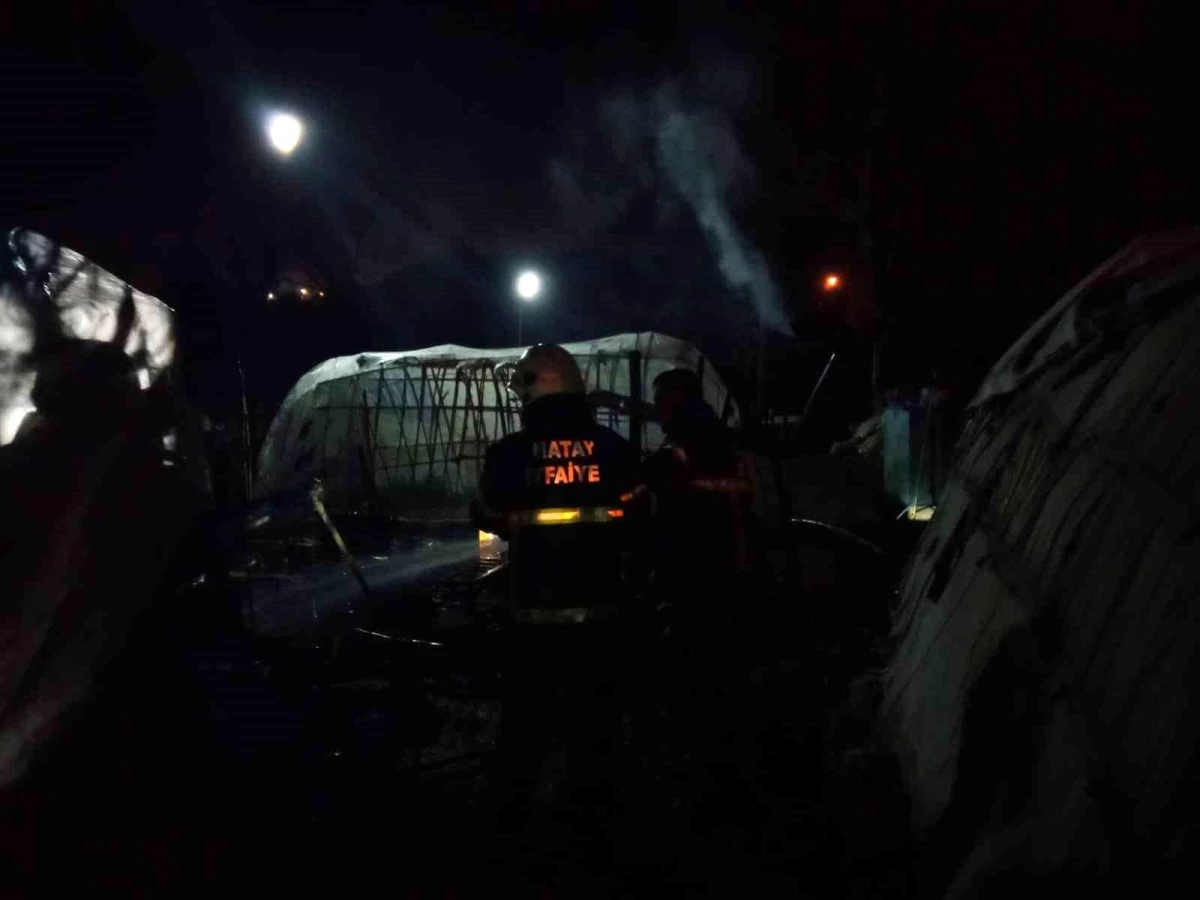 Samandağ\'da çadır yangını itfaiye ekipleri tarafından söndürüldü