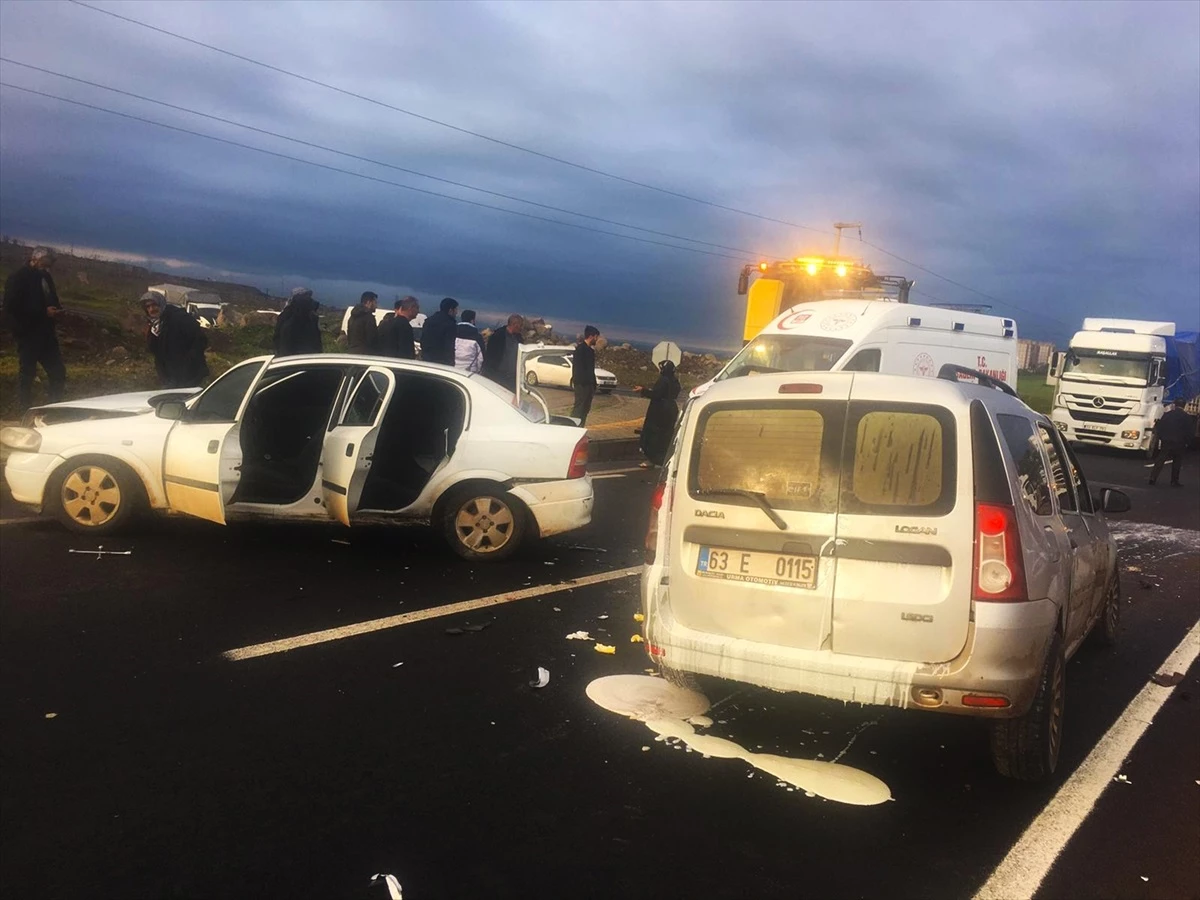 Şanlıurfa\'da otomobillerin çarpışması sonucu 4 kişi yaralandı