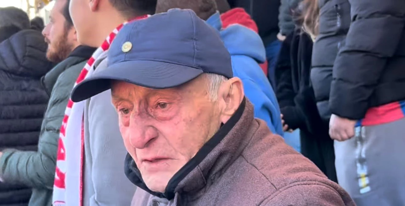 Zonguldak Kömürspor\'un 87 yaşındaki taraftarı gözyaşları içinde galibiyeti izledi