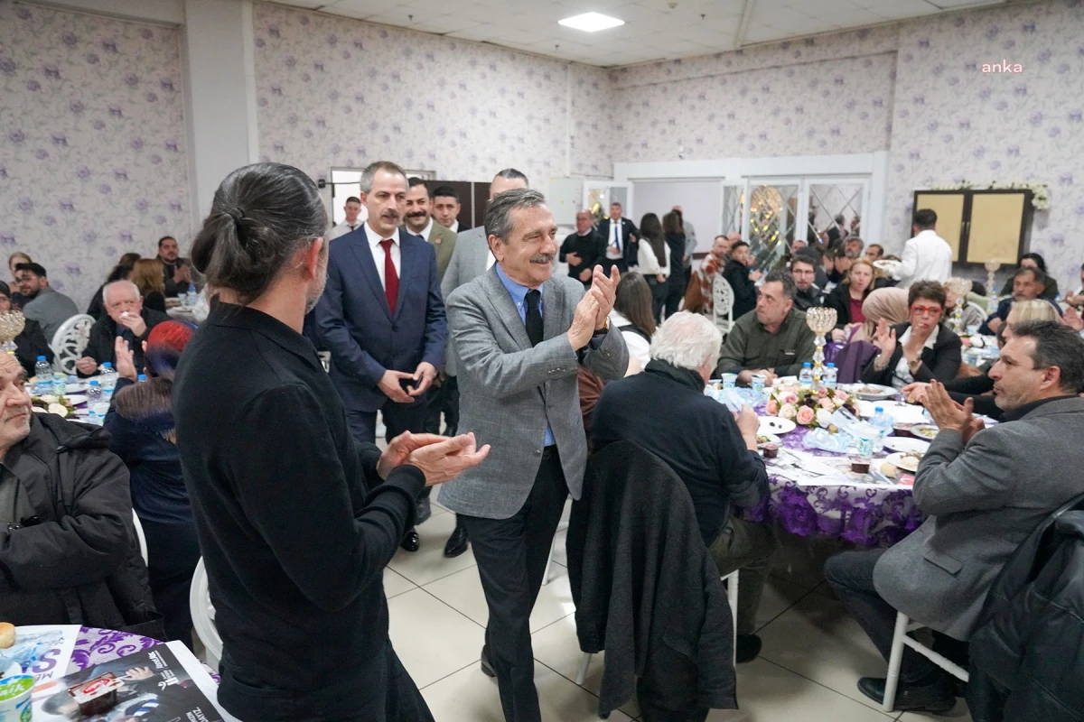Tepebaşı Belediye Başkanı Ahmet Ataç ve CHP\'nin Eskişehir Büyükşehir Belediyesi Başkan Adayı Ayşe Ünlüce, berberler ve kuaförlerle iftarda buluştu