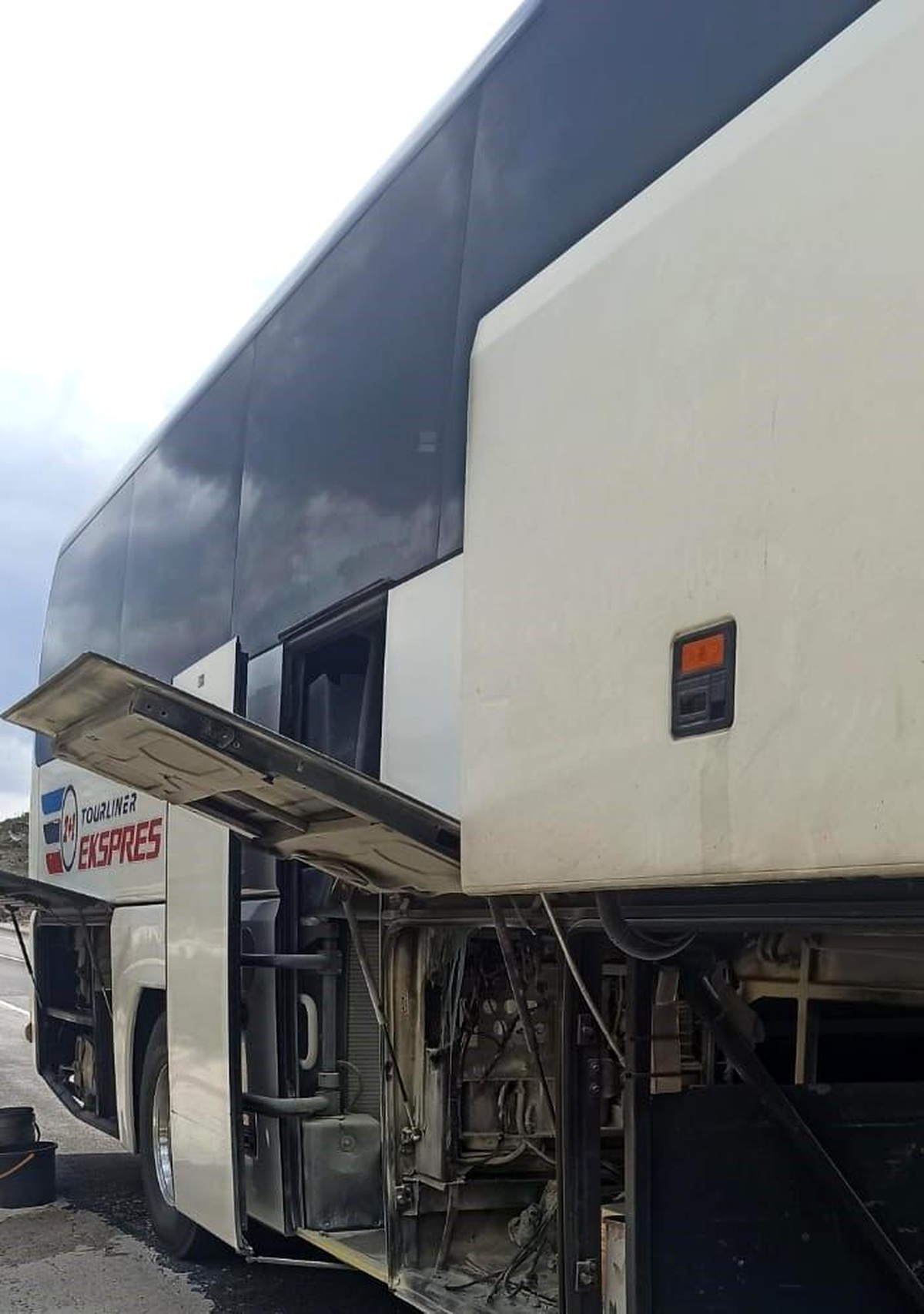 Manavgat\'ta yolcu otobüsünde çıkan yangın büyümeden söndürüldü