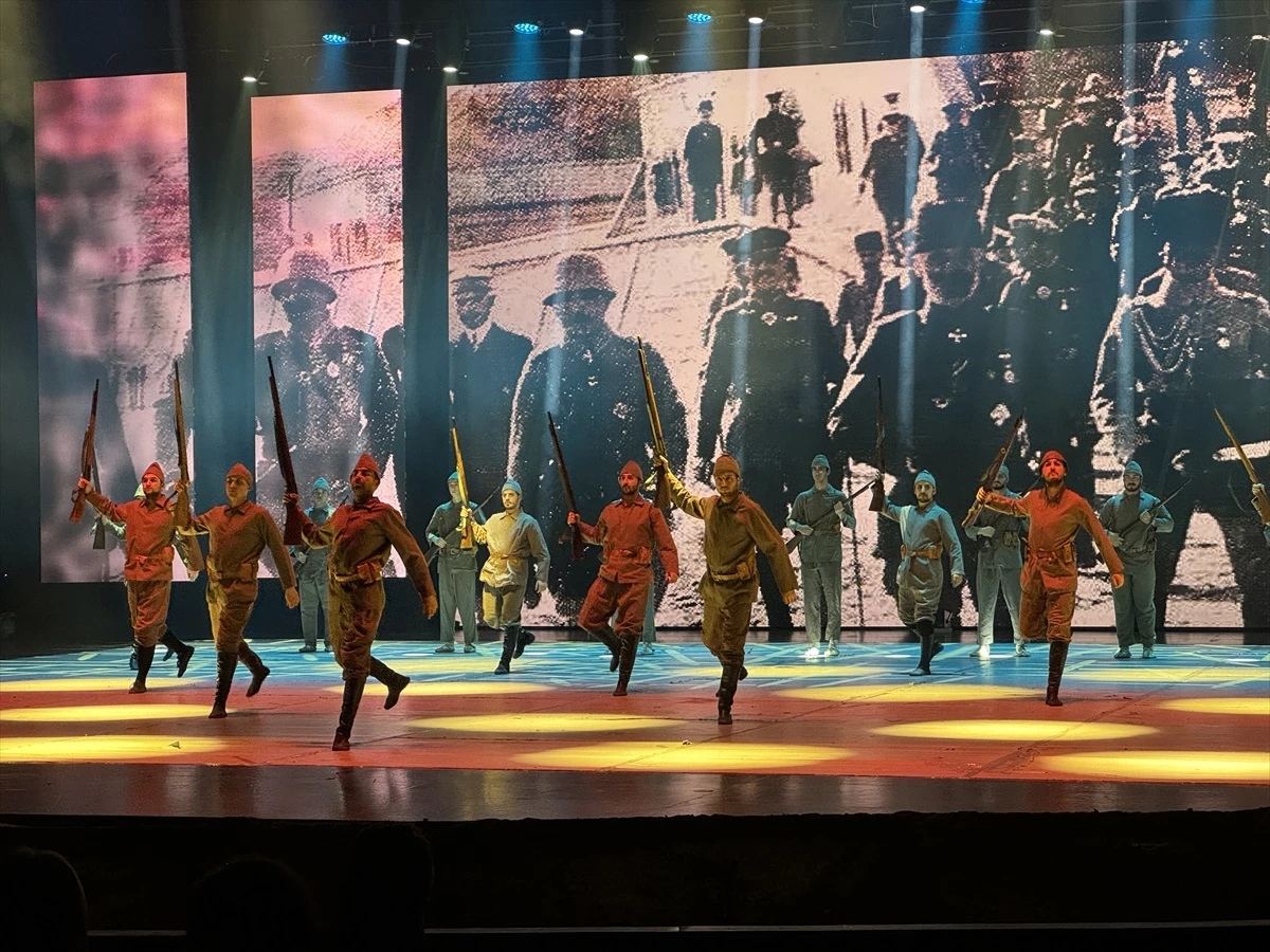 Devlet Halk Dansları Topluluğu\'nun \'1915 Bir Hilal Uğruna\' gösterisi AKM\'de sahnelendi