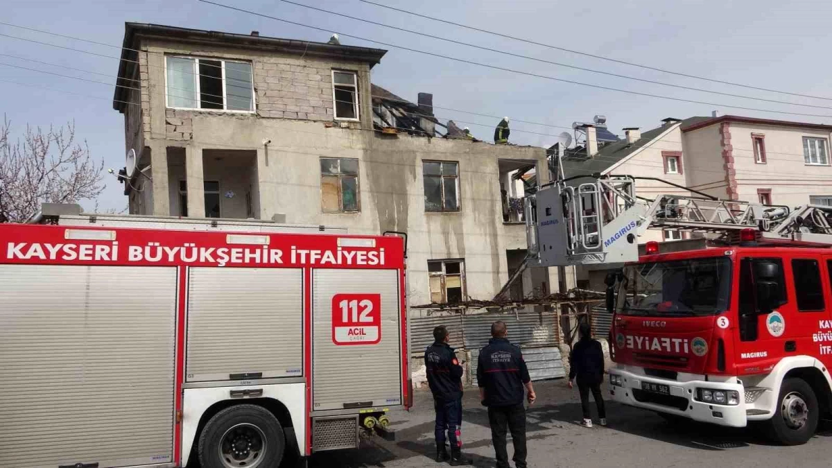 Kayseri Melikgazi\'de çatı katında çıkan yangın söndürüldü