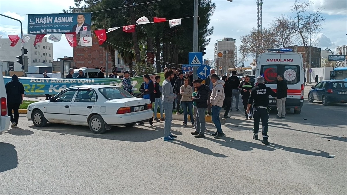 Adıyaman\'da Otomobil ve Motosiklet Çarpışması: 1 Yaralı