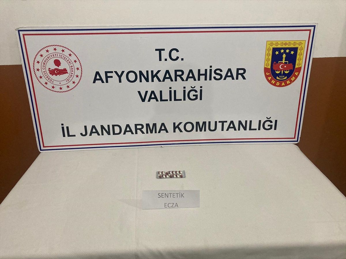 Afyonkarahisar\'da sentetik hap ele geçirilen 3 şüpheli gözaltına alındı