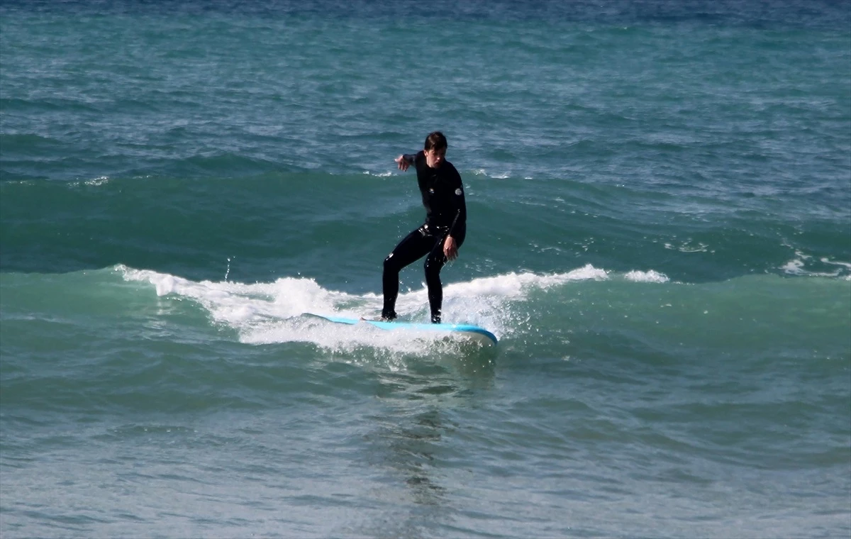 Alanya\'da Yabancı Turistler Sörf Yaptı