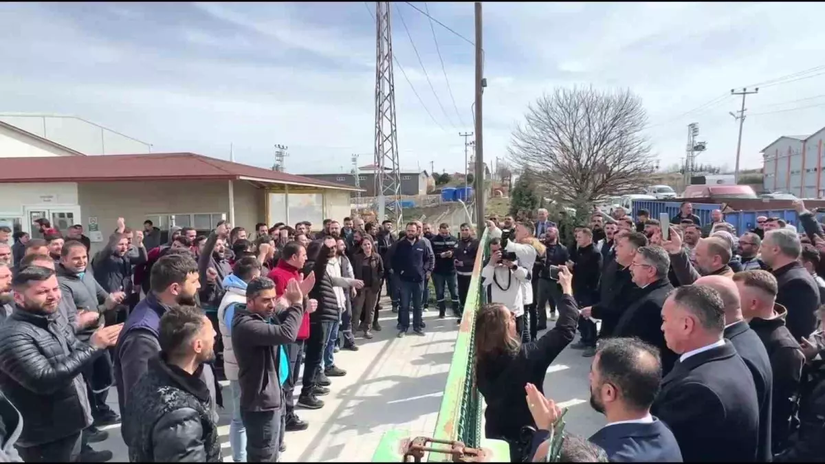 Amasya\'da cam fabrikasında işten çıkartılan işçiler protesto edildi