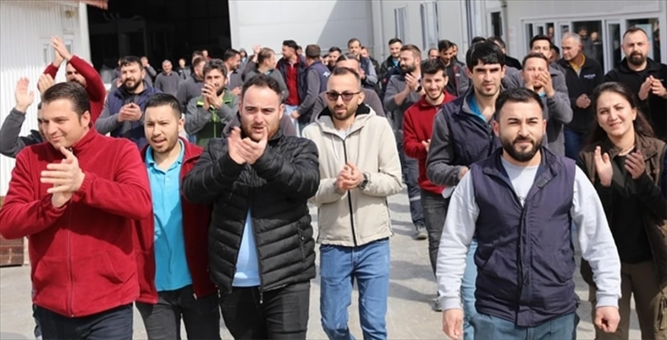 Amasya\'da işçiler fabrika önünde eylem yaptı