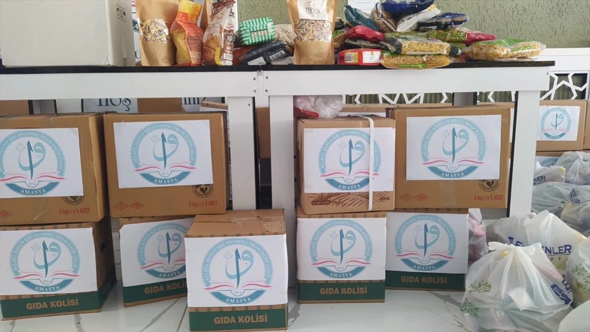 Amasya Bülbül Hatun Kız Anadolu İmam Hatip Lisesi Öğrencileri 100 Aileye Gıda Yardımı Yaptı