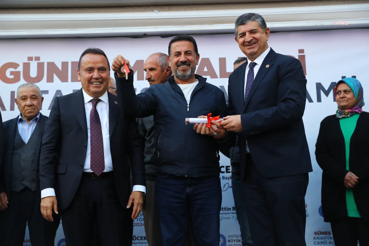 Antalya Büyükşehir Belediyesi Güneş Mahallesi Kentsel Dönüşüm Projesi\'nde 545 dairenin anahtarını teslim etti