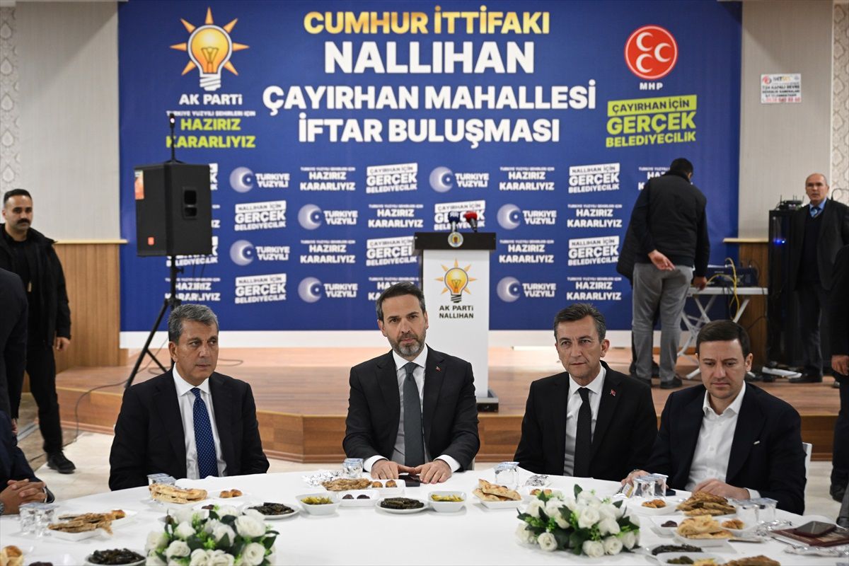 Bakan Bayraktar, Nallıhan\'da madenciler ve aileleriyle iftar yaptı