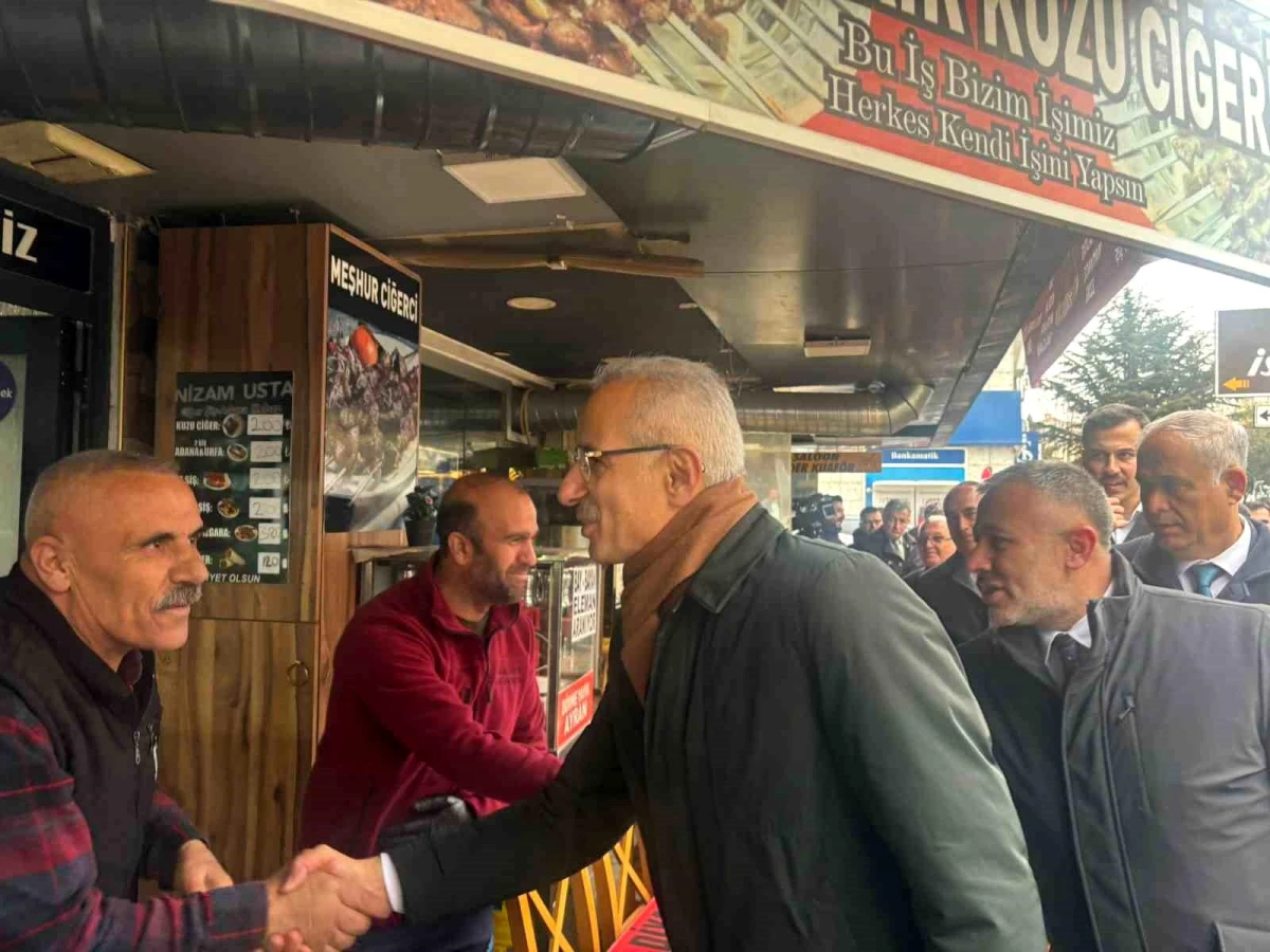 Ulaştırma Bakanı Abdulkadir Uraloğlu Bilecik\'te Esnaf Ziyareti Yaptı