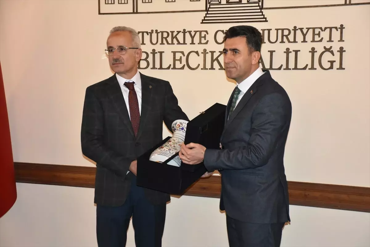 Ulaştırma ve Altyapı Bakanı Abdulkadir Uraloğlu: Türkiye\'de otoyol uzunluğunu 3 bin 726 kilometreye çıkardık