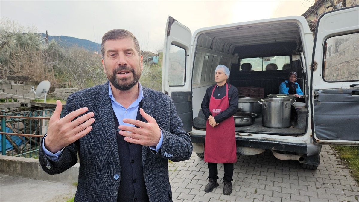 Sındırgı\'da Geleneksel İftar Yemeği Evlere Servis Ediliyor