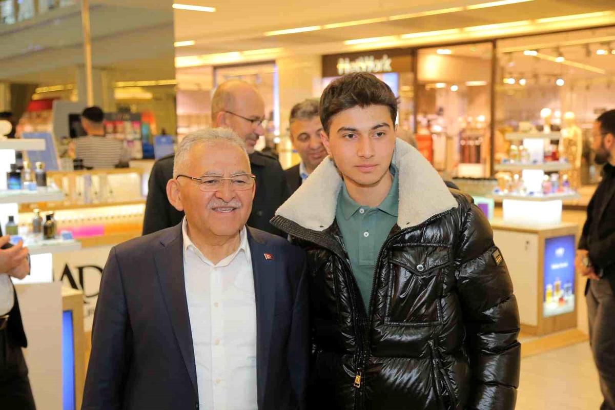 Kayseri Büyükşehir Belediye Başkanı Esnafları Ziyaret Etti