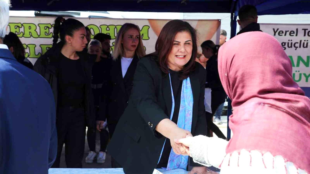 Aydın Büyükşehir Belediyesi Ata Tohumları Projesi ile Fideler Dağıtıyor