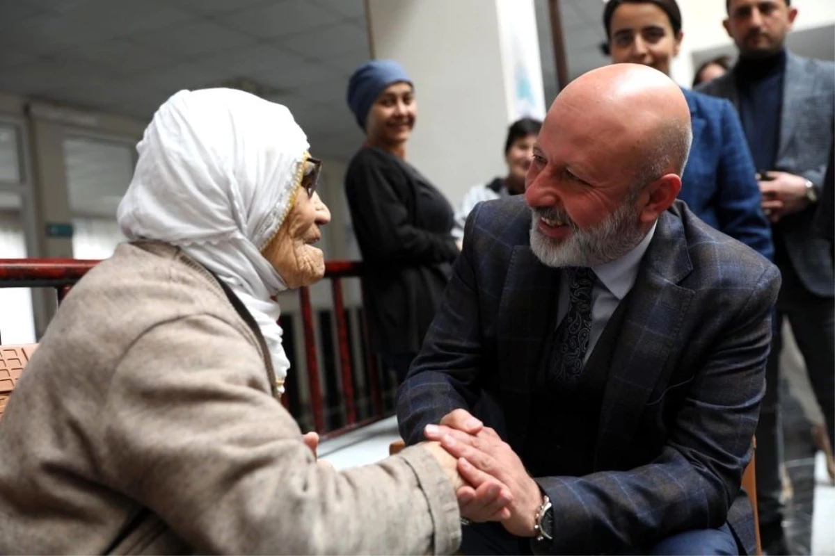 Kocasinan Belediye Başkanı Ahmet Çolakbayrakdar, Yaşlılarla Bir Araya Geldi
