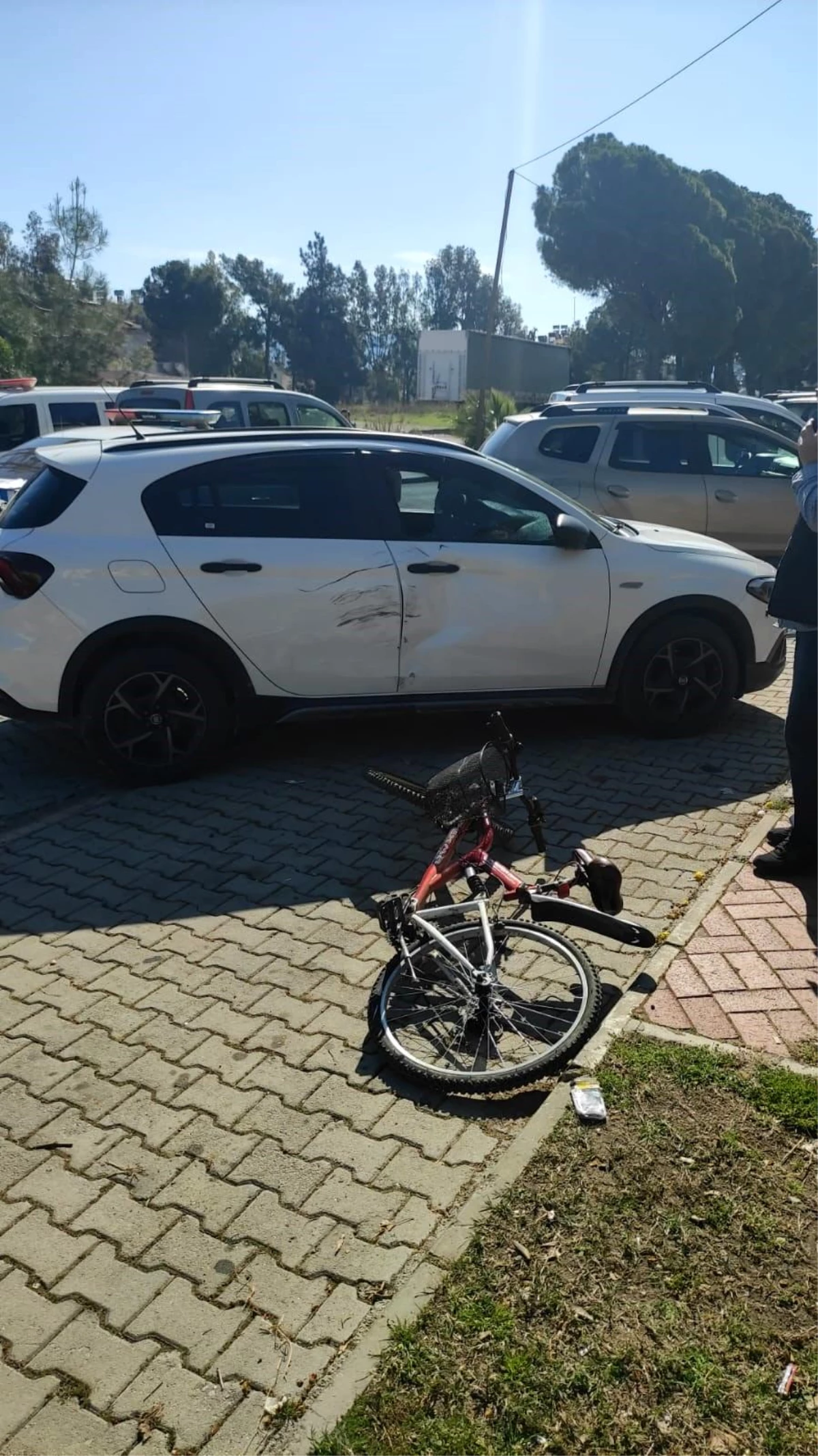Antalya\'da Bisiklet Kazası: Rus Vatandaşı Yaralandı