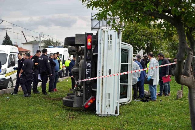 Ceza infaz koruma aracı devrildi: 1 ölü, 1 yaralı Ceza infaz koruma aracı devrildi: 1 ölü, 1 yaralı
