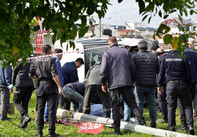 Ceza infaz koruma aracı devrildi: 1 ölü, 1 yaralı Ceza infaz koruma aracı devrildi: 1 ölü, 1 yaralı