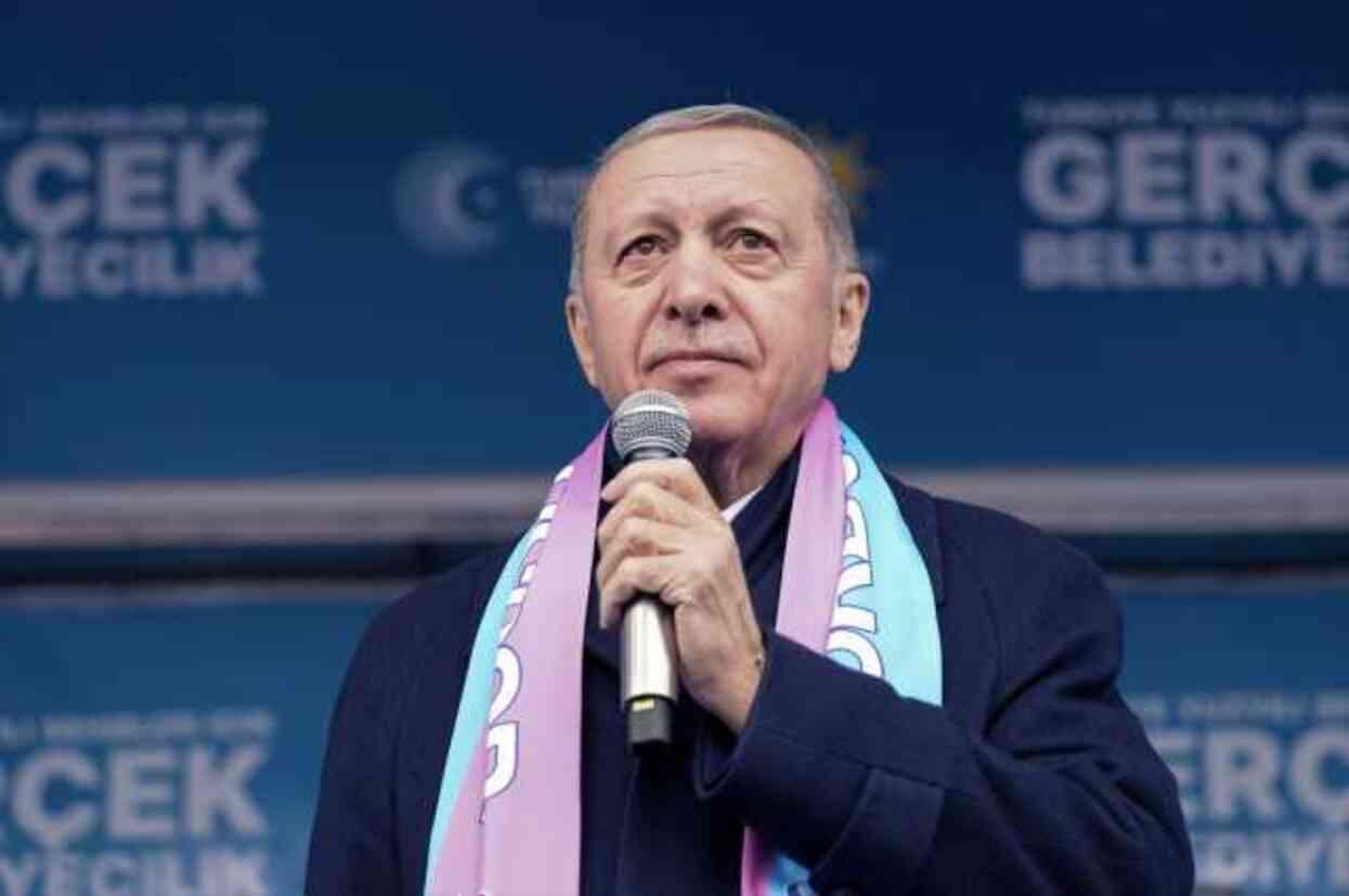 Cumhurbaşkanı Erdoğan'dan Özgür Özel'e: Darbe şakşakçılığını bıraksın görevini yapsın