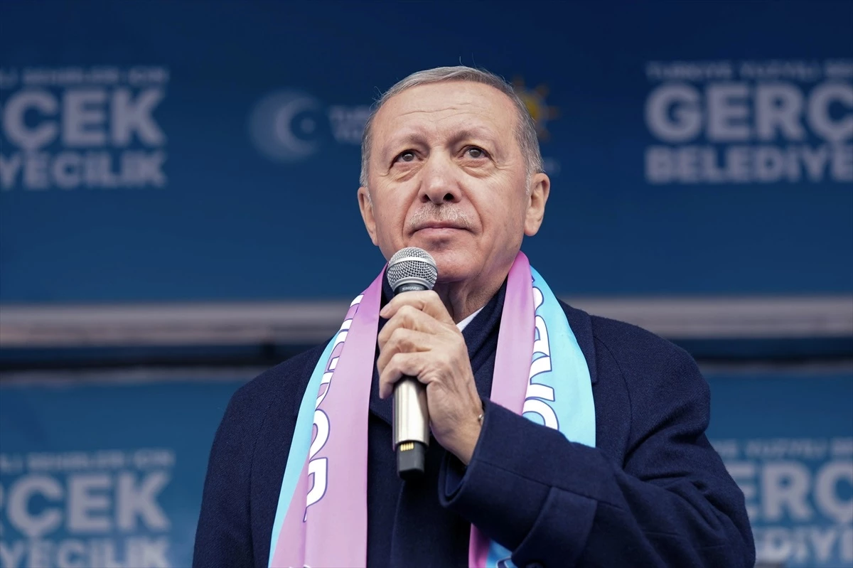 Cumhurbaşkanı Erdoğan\'dan Özgür Özel\'e: Darbe şakşakçılığını bıraksın görevini yapsın