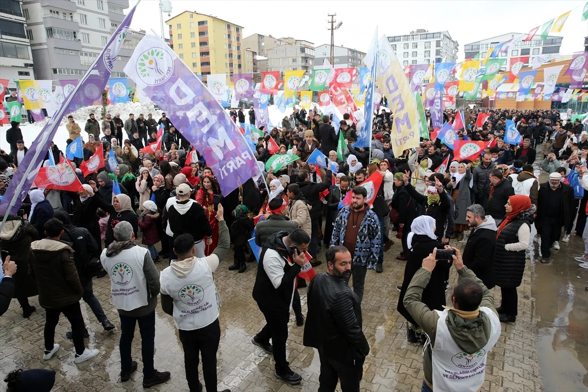 DEM Parti Eş Genel Başkanı Tulay Hatımoğulları Oruç, Tatvan\'da nevruz kutlamasına katıldı