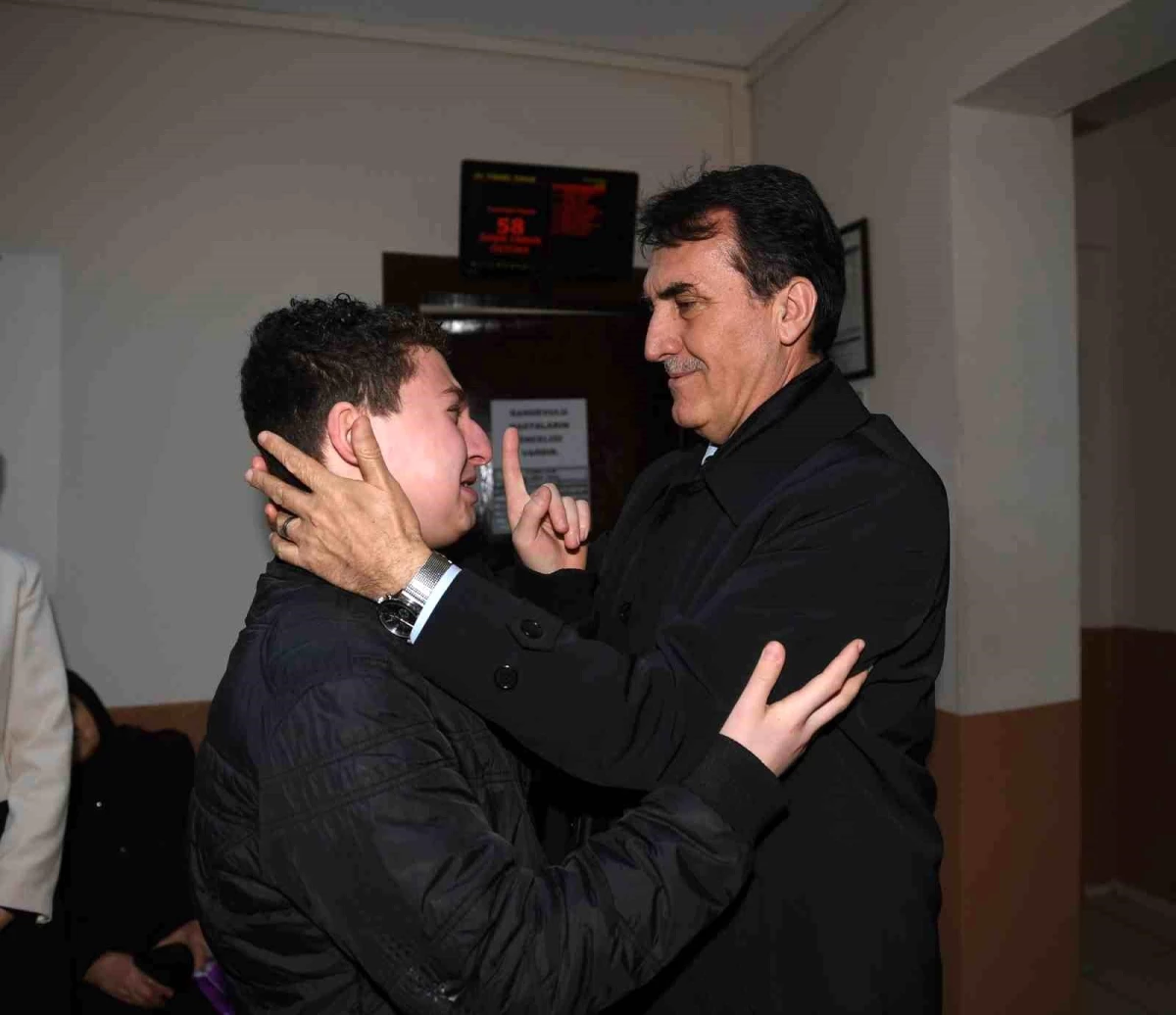 Osmangazi Belediye Başkanı Mustafa Dündar, hayranı tarafından sevgi dolu karşılandı