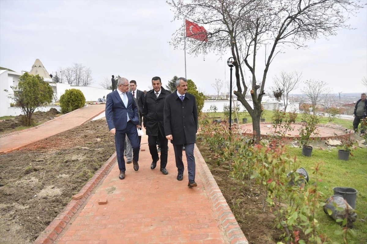 Edirne Valisi Yunus Sezer, Kıyık Tabya\'daki restorasyon çalışmalarını inceledi